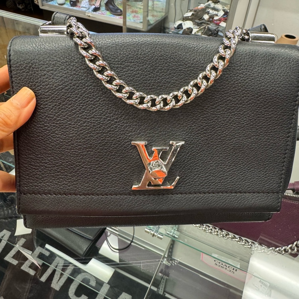 💯% 💯% Authentic Louis Vuitton Calfskin Lockme II Chain Bag BB Black crossbody. - Picture 1 of 8